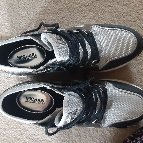 Shoes - Picture 3 of 6